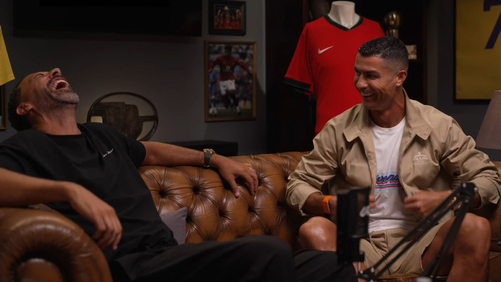 Ronaldo chế giễu Pele trên youtube - Ảnh 2.