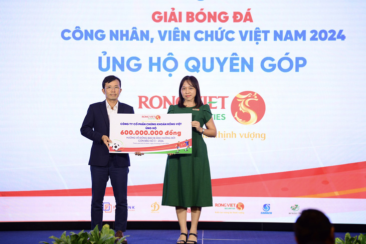 Giải bóng đá công nhân, viên chức Việt Nam 2024 nhận hơn 1 tỷ đồng ủng hộ đồng bào bị bão lũ - Ảnh 1.