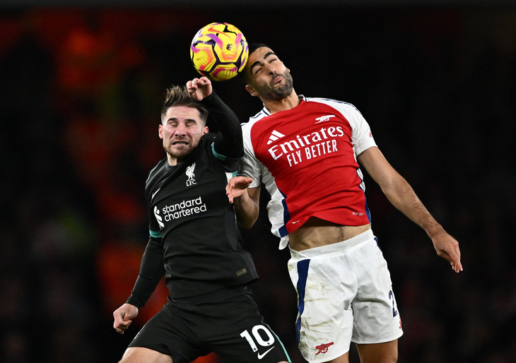 Hòa Arsenal, Liverpool mất ngôi đầu bảng vào tay Man City - Ảnh 2.