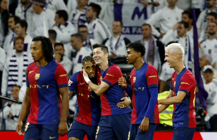 Barcelona đè bẹp Real Madrid 4-0 ngay tại Bernabeu - Ảnh 2.