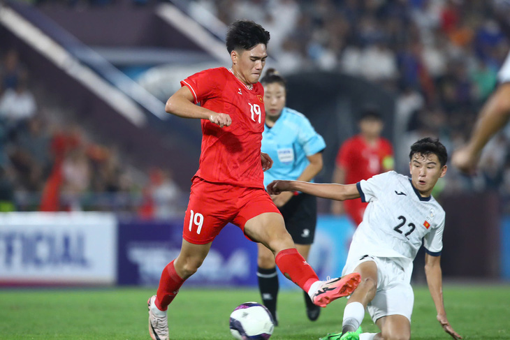 U17 Việt Nam hòa đáng tiếc trước U17 Kyrgyzstan - Ảnh 1.