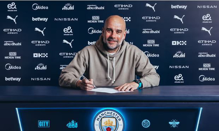 HLV Guardiola mục tiêu giành thêm nhiều danh hiệu, sau khi gia hạn với Man City đến năm 2027  - Ảnh 1.