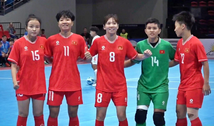 Tuyển futsal nữ Việt Nam thắng đậm Myanmar - Ảnh 2.