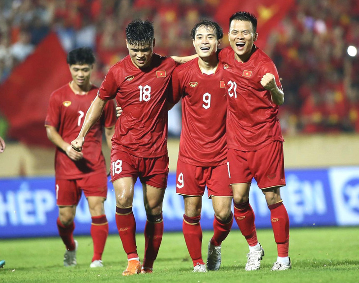 Việt Nam luôn vào chung kết ASEAN Cup khi thắng Lào ở trận ra quân - Ảnh 1.