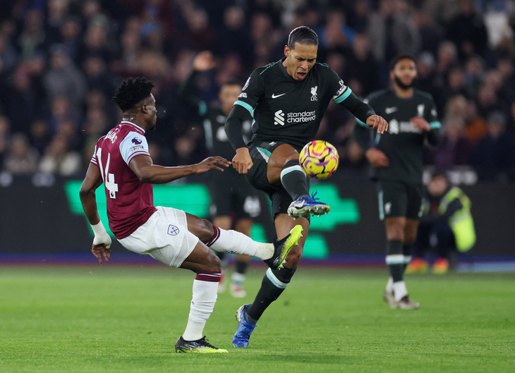 Salah cán mốc 20 bàn trong chiến thắng hủy diệt của Liverpool - Ảnh 2.