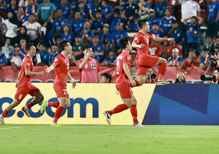 Đánh bại Thái Lan 3-2 ở Rajamangala, Việt Nam đăng quang chức vô địch ASEAN Cup 2024 - Ảnh 1.