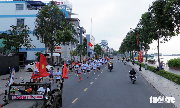 200 người không đăng ký tham gia nhưng chạy đồng hành cùng 650 vận động viên chạy việt dã  - Ảnh 4.