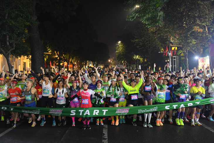 ‘Siêu nhân’ Nguyễn Thị Oanh phá kỷ lục bán marathon quốc gia  - Ảnh 3.